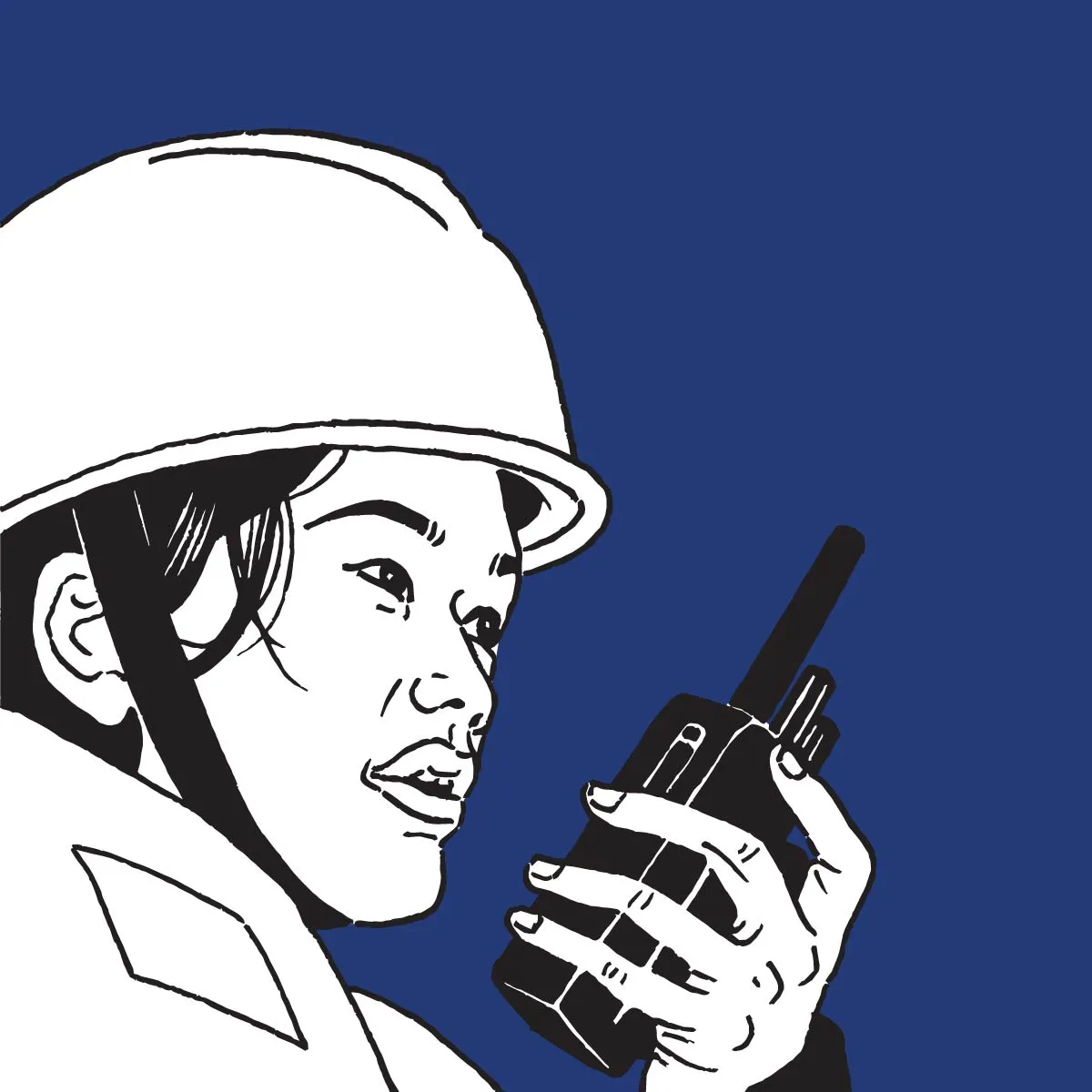 Person mit Schutzhelm und Funkgerät